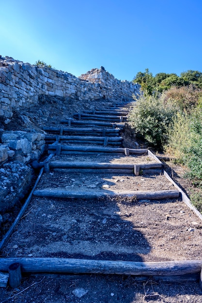 Kostenloses Foto ruinen der alten stageira-stadt in chalkidiki griechenland