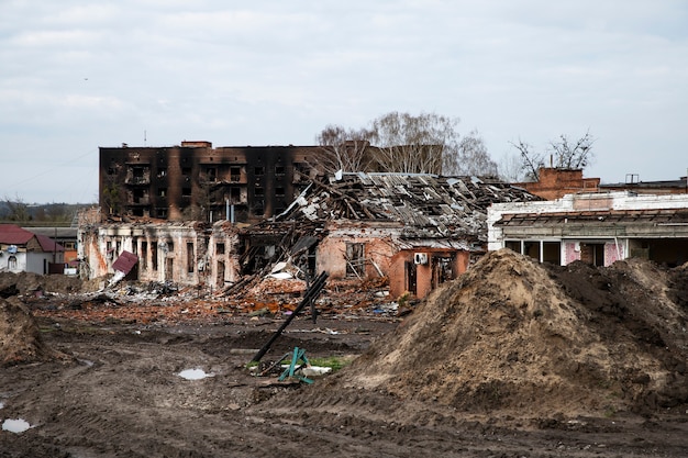 Kostenloses Foto ruinierte häuser russischer krieg in der ukraine