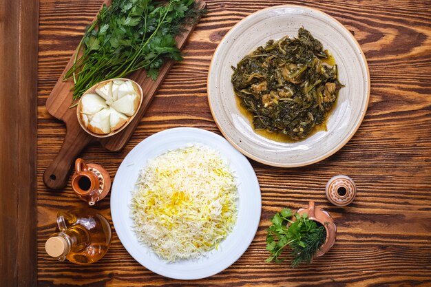Sabzi Pilaw Reisfleisch mit Spinat Gewürzen Draufsicht