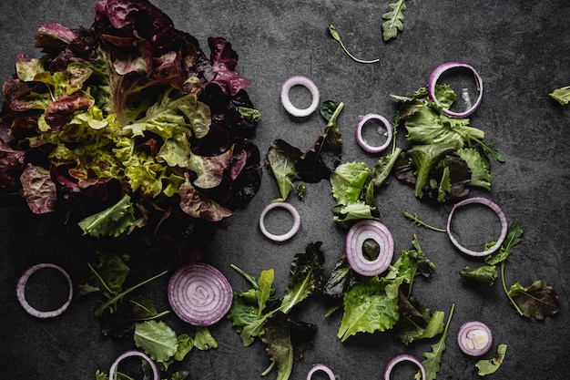 Kostenloses Foto salat- und zwiebelringe