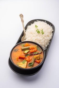 Sambar rice oder sambar sadam - one pot meal aus dem südindischen bundesstaat tamil nadu und kerala