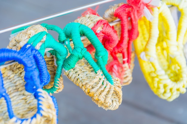 Sandalen von Hand gemacht, mit Sisal in Namsangol Hanok Village, Seoul, Südkorea.