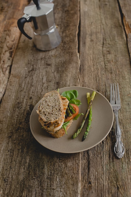 Sandwich auf dem Tisch