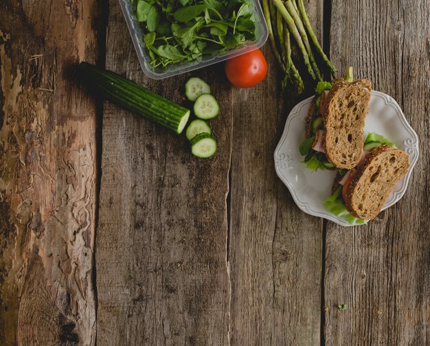 Sandwiches auf dem Tisch