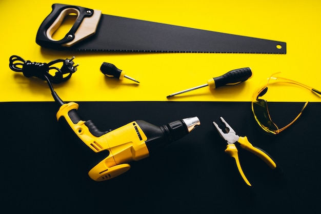 Satz gelbe Werkzeuge