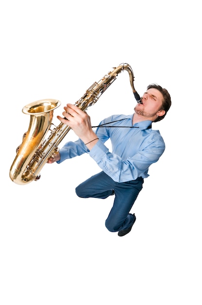 Kostenloses Foto saxophon spieler auf weiß