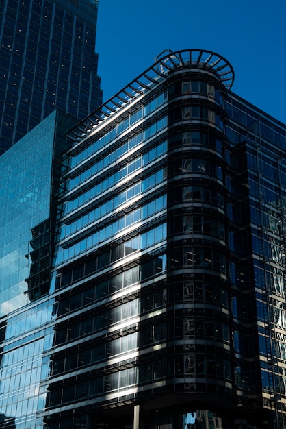 Schatten durch Tageslicht in der Stadt mit Architektur