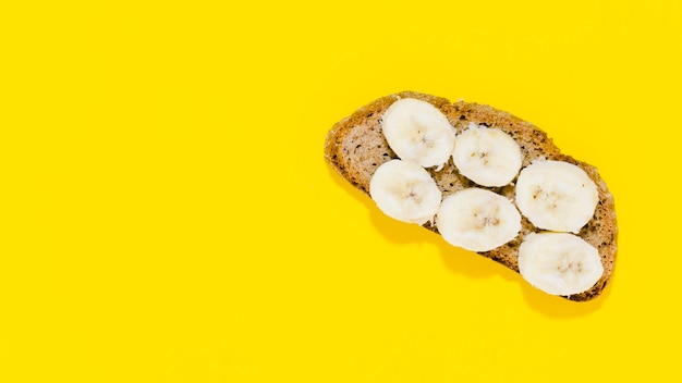 Scheibe brot mit banane