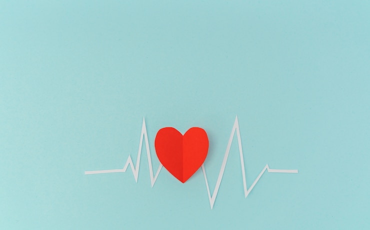 Kostenlose Foto scherenschnitt von kardiogramm herzrhythmus für valentinstag.