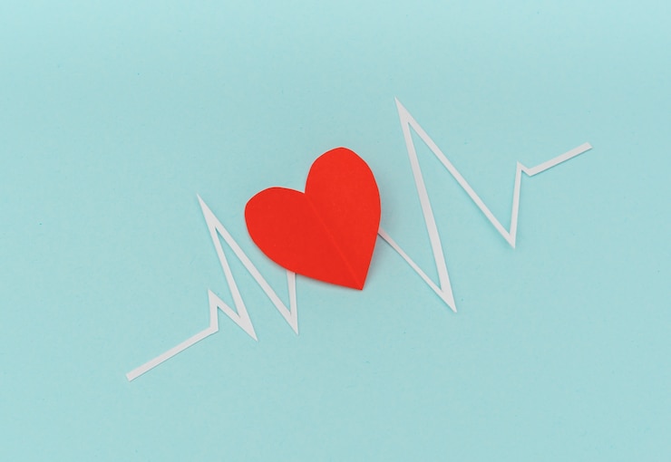 Kostenlose Foto scherenschnitt von kardiogramm herzrhythmus für valentinstag.
