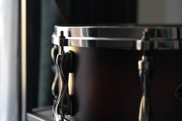 Schlaginstrument, Snare Drum hautnah im Rauminneren.