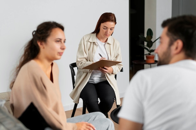 Schließen Sie die Familie bei der Therapiesitzung