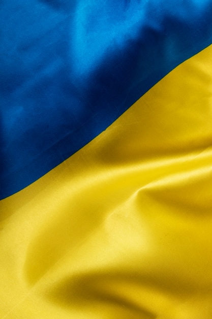 Schließen Sie herauf das Stillleben der ukrainischen Flagge über Ansicht