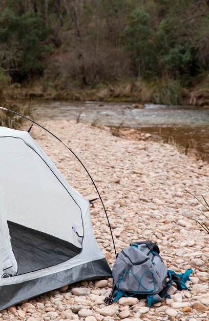 Schließen Sie nahes Zelt für Camping in der Natur