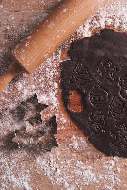 Schließen Sie oben von den süßen Lebkuchenplätzchen vor dem Backen