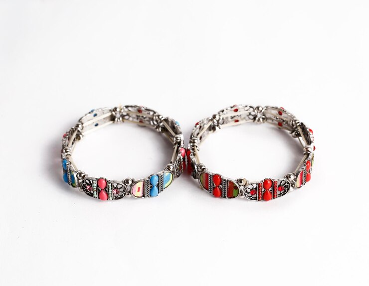 Kostenlose Foto schmuckarmband hintergrund mit platz für textbanner modeaccessoires