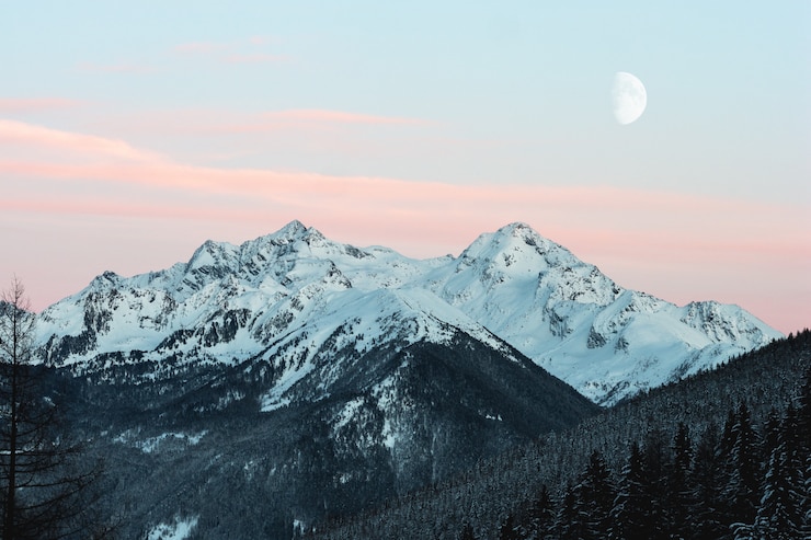 Kostenlose Foto schneebedeckter berg