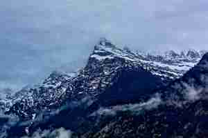 Kostenloses Foto schneebedeckter berg