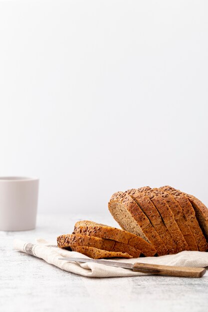 Schneiden Sie seitlich Scheiben brot Vorderansicht