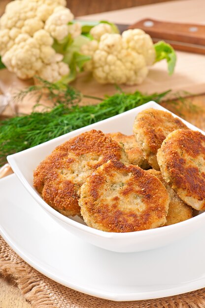 Schnitzel Blumenkohl mit Fenchel, Knoblauch und Käsesauce