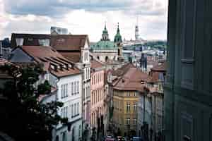 Kostenloses Foto schöne alte straßen und gebäude von prag.