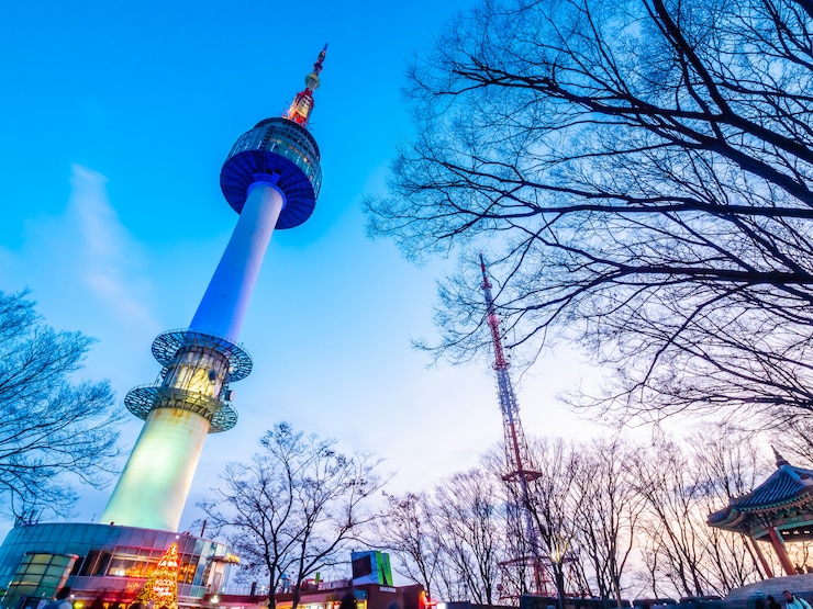 Kostenlose Foto schöne architektur, die n seoul-turm errichtet