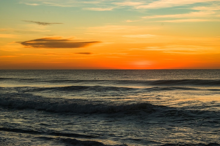 Kostenlose Foto schöne aufnahme des north entrance beach bei sonnenaufgang
