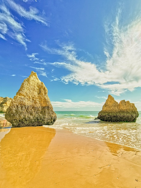 Schöne Aufnahme des Strandes an der Algarve Portugal
