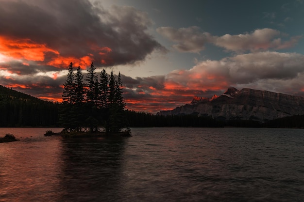 Kostenloses Foto schöne aufnahme eines meeres bei sonnenuntergang