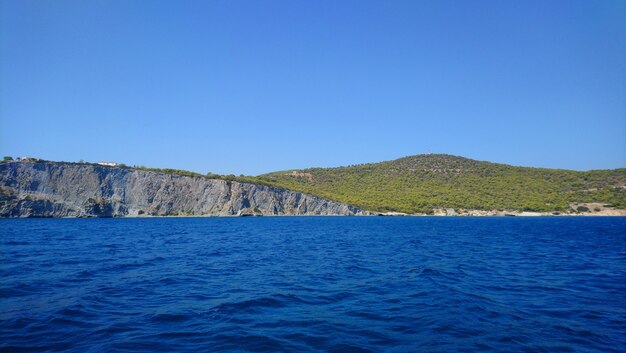 Schöne Aussicht auf die Insel Ägina in Griechenland