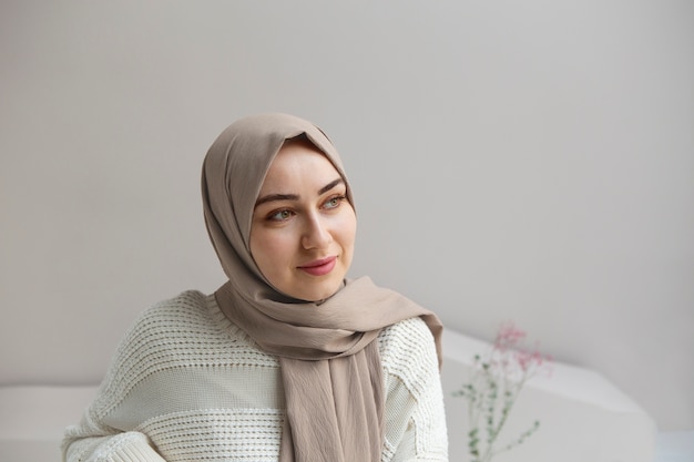 Schöne Frau mit Hijab