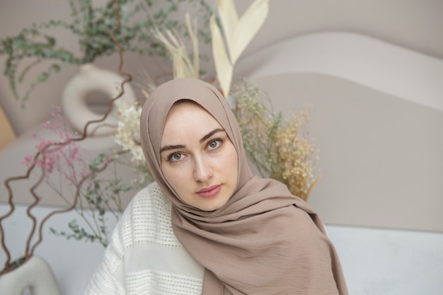 Kostenloses Foto schöne frau mit hijab