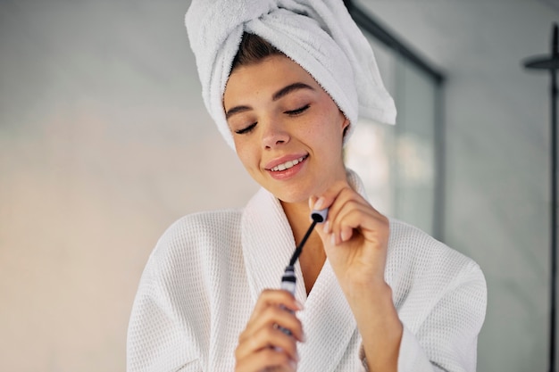 Kostenloses Foto schöne frau mit mascara