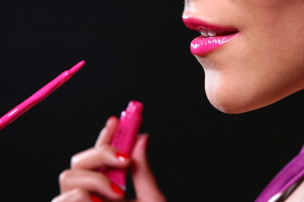 Kostenloses Foto schöne frau mit ppink lippenstift