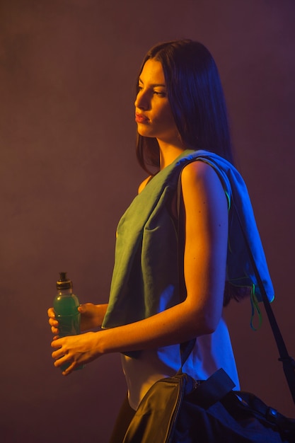 Kostenloses Foto schöne frau vor dem training