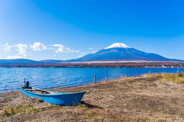 Schöne Landschaft des Berges Fuji um Yamanakako See