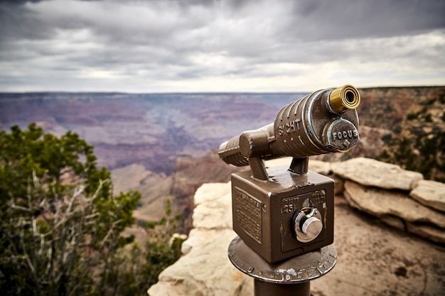 Kostenloses Foto schöne landschaft eines aussichtspunkt-teleskops im grand canyon national park, arizona - usa