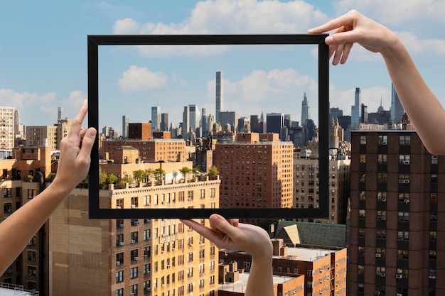 Schöne Landschaft im Fotorahmen enthalten