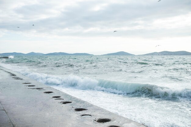 Schöne Landschaft mit Meer