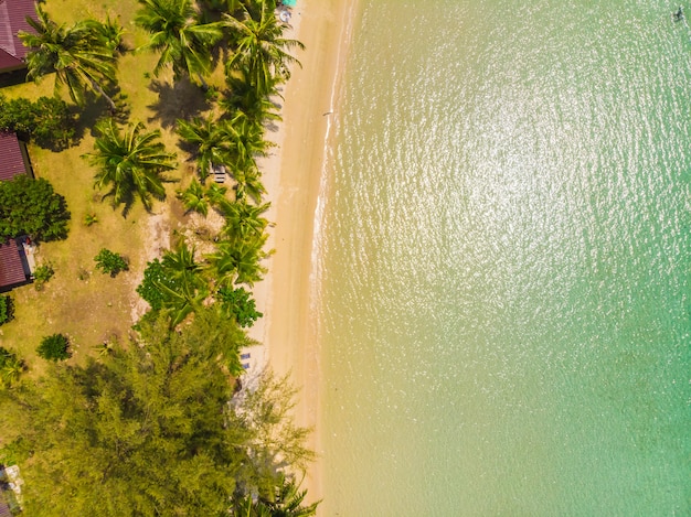 Kostenloses Foto schöne luftaufnahme von strand und meer