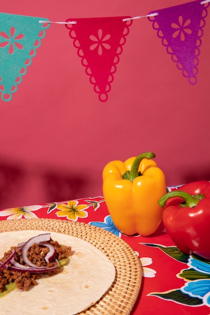 Schöne mexikanische Partydekoration mit Essen