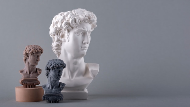 Schöne römische Figurenschnitzerei
