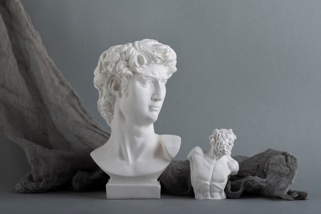 Schöne römische Figurenschnitzerei