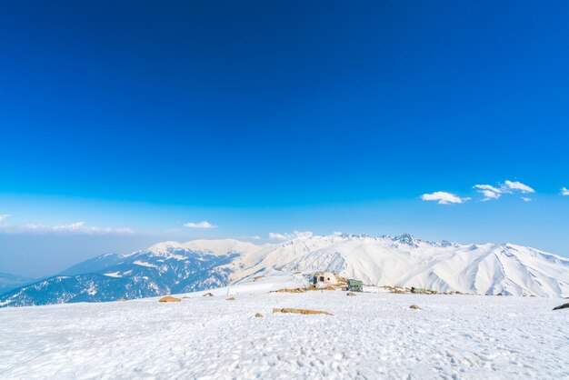 Schöne schneebedeckte Berge Landschaft Kaschmir Staat, Indien.