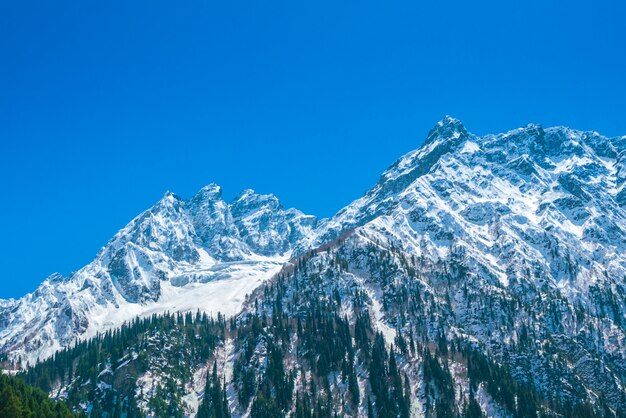 Schöne schneebedeckte Berge Landschaft Kaschmir Staat, Indien.