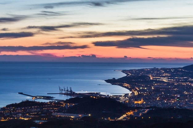 Kostenloses Foto schöne stadt am meer