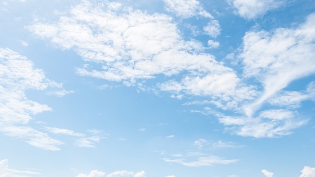 Schöne weiße Wolke