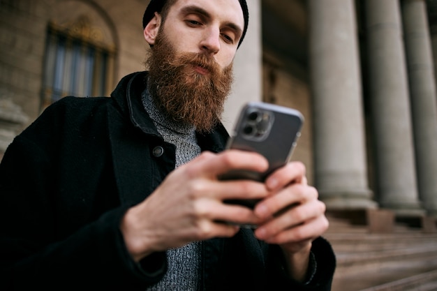 Schöne weißrussische Person in der Stadt