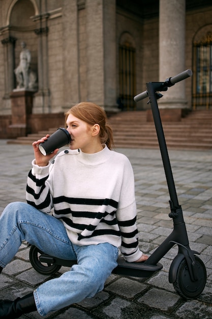 Kostenloses Foto schöne weißrussische person in der stadt