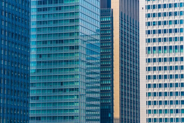 Schöner Architekturbürogebäudewolkenkratzer mit Fensterglasmuster